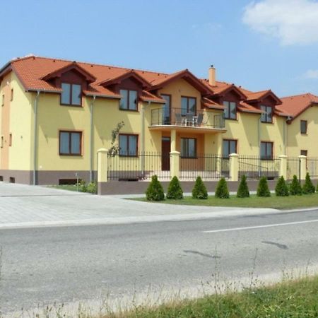 Hotel Aquasleep II Veľký Meder Exterior foto